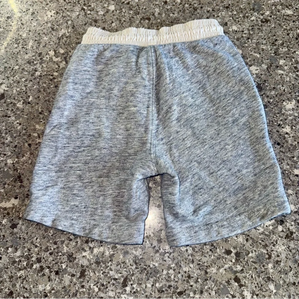 Baby GAP l Gray and White Casual Shorts l Boy’s Size 2Y